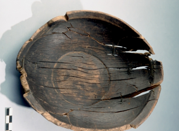 Met PEG behandelde houten kom. © Onroerend Erfgoed