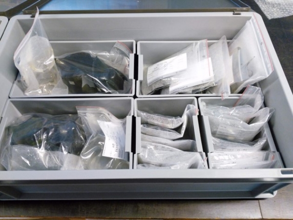 Glasscherven verpakken. © Agentschap Onroerend Erfgoed