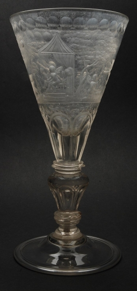Kelkglas, bokaal gegraveerd met allegorie op huwelijkse liefde, objectnr 4. Museum Rotterdam via Wikimedia Commons, CC BY-SA 3.0