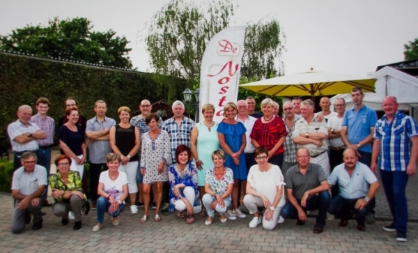 Vrijwilligers van de Erfgoeddagactiviteit in het landbouwmuseum ‘De Nostalgie’ in Uikhoven