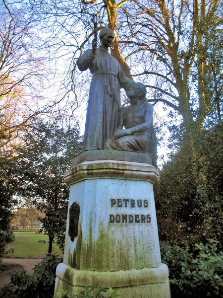 Standbeeld van Petrus Donders, Tilburg. M. Minderhoud via Wikimedia Commons, CC BY-SA 3.0.