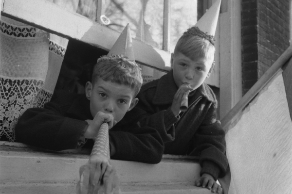 Spelende kinderen, 1954. Nationaal Archief / Anefo via Wikimedia Commons, CC0 1.0