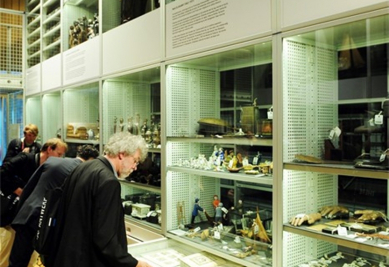 Deel van depot waar bezoekers actief kunnen rondkijken. Collectiebeleid Musea Stad Antwerpen 
