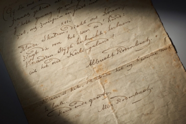 Brief van Albrecht Rodenbach over de nieuwe, ‘Leuvense’ versie van De Blauwvoet, bewaard in het Universiteitsarchief van KU Leuven © Digitaal Labo, KU Leuven