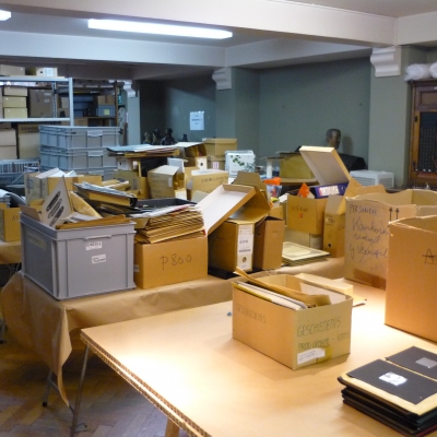 Collectie- en archiefmateriaal ATEA voor inventarisatie en verpakken. Foto: Collectiebeleid Musea en erfgoed Antwerpen