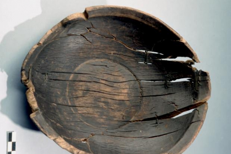 Met PEG behandelde houten kom. © Onroerend Erfgoed