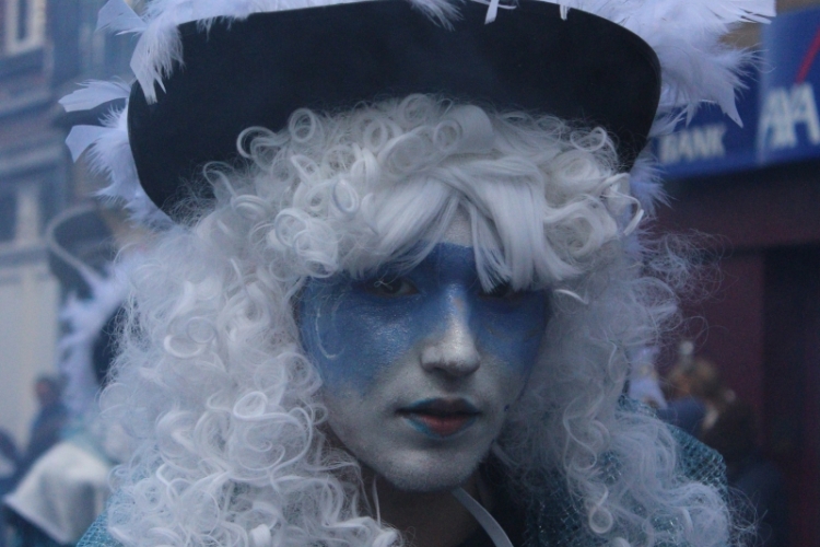 Carnavalist tijdens Aalst Carnaval 2012. Michel wal via Wikimedia Commons, CC BY-SA 3.0