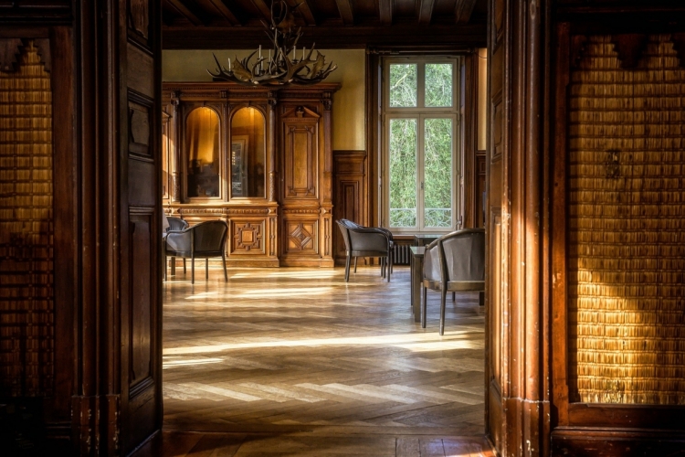 Interieur met invallend zonlicht. Foto: Peter H. via Pixabay