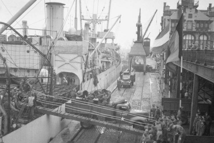 De SS Fort Cataraqui in de haven van Antwerpen