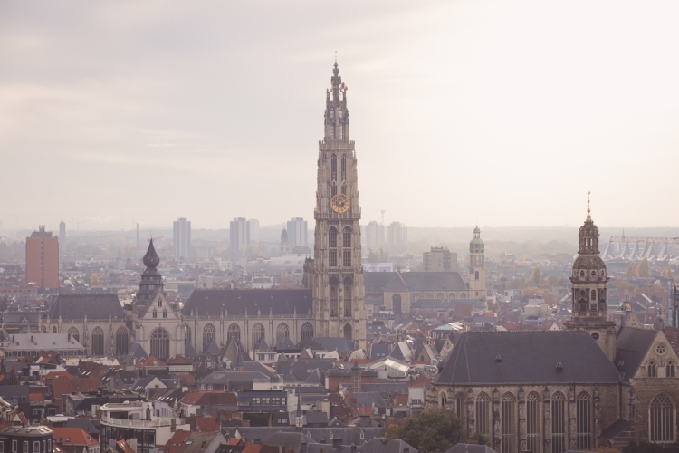 Skyline van Antwerpen met kathedraal. Foto: Zoë Gayah Jonker via Unsplash
